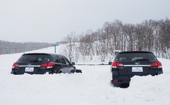 豪雪で立ち往生 車内で仮眠中など 車が雪で埋まった場合はマフラー周りの除雪を 一酸化炭素 ｃｏ 中毒の危険性と対策を検証 Jafのプレスリリース
