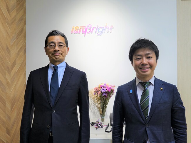 三条市 滝沢亮市長（右）株式会社ISIDブライト代表取締役社長　関島 勝巳様（左）
