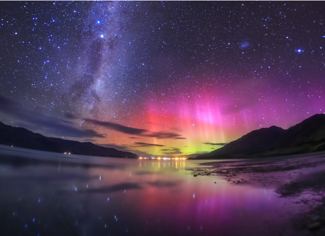 《銀河の果ての南極光(サザンライツ)》ニュージーランド、南島 (C)KAGAYA