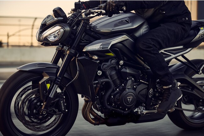 Street Triple R