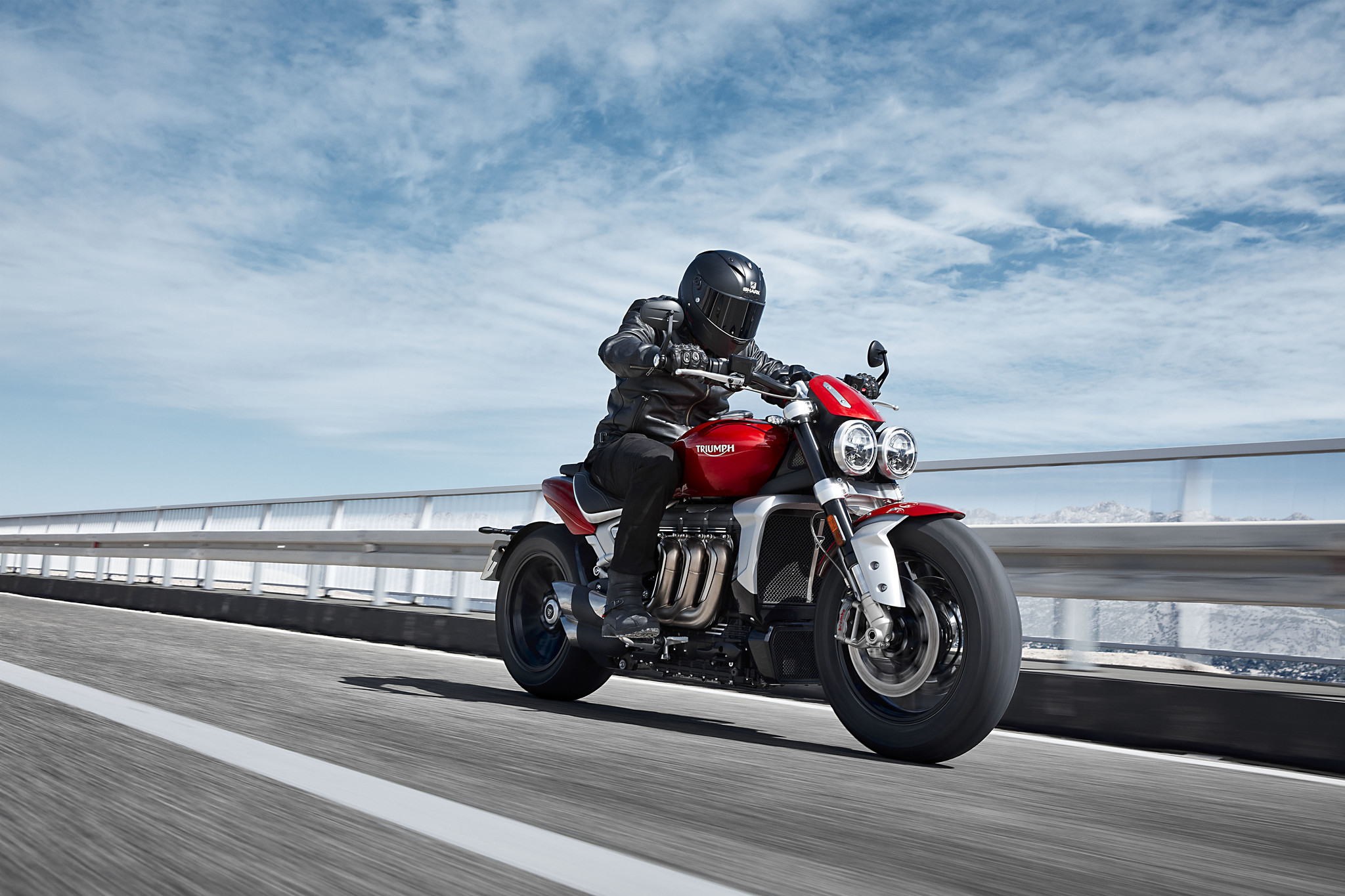 新型 TRIUMPH ROCKET 3 発表 ~ 究極の性能と堅牢なロードスター