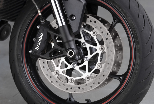 2020年モデル 新型STREET TRIPLE R LOW 発表 〜 ローライドハイトの