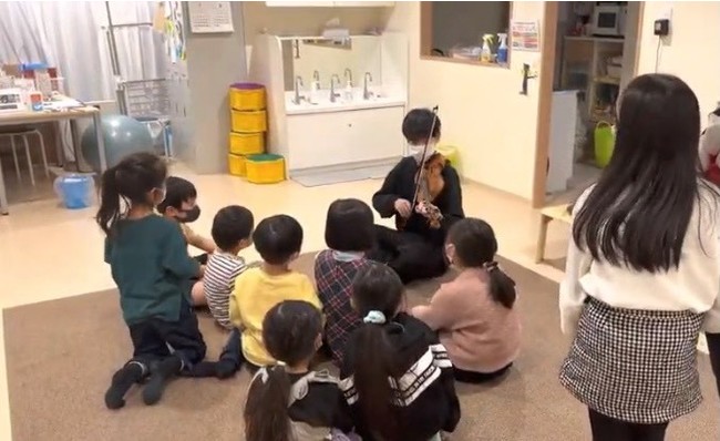 上質な音楽教育をもっと身近に子どもたちへ ヴァイオリニスト高嶋ちさ子氏主宰音楽教室 Musico ムジコ を学童クラブで4月開講 送り迎え 楽器購入不要で保護者負担も軽減 時事ドットコム