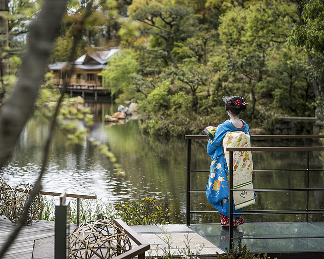 800年の歴史を誇る、ホテル館内の池庭「積翠園」