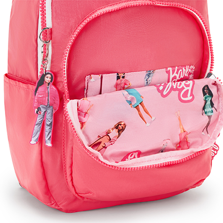 ピンクモード・オン！Barbie(R) x Kipling コレクション | CLASSY