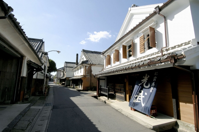 光武酒造場のある鹿島市浜町は江戸時代から酒造りが盛んで、今でも酒蔵が多く残る街並みは通称「酒蔵通り」と呼ばれています。