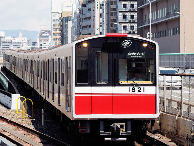 Osaka Metroと地元大阪のレザーブランドが初コラボ。10系引退記念