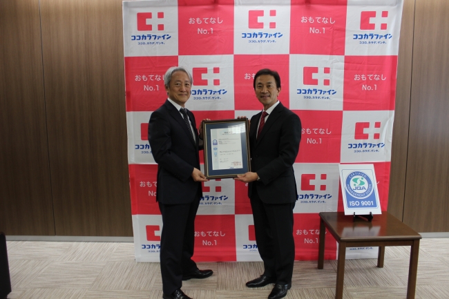 一般財団法人日本品質保証機構　福井理事（左）と塚本社長
