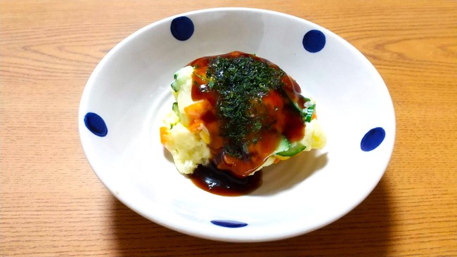 「ソース」と「青海苔」を足すだけでいつものポテトサラダがお好み焼き風に！
