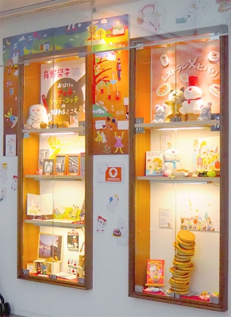 『角野栄子 アッチ・コッチ・ソッチの小さなおばけ書店』展示コーナー
