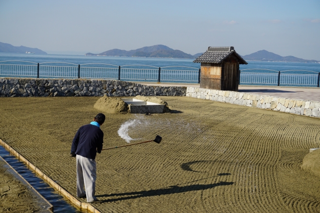 300年の伝統製法　宇多津入浜式の塩作り