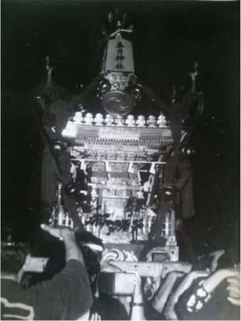 横浜市春日神社で担がれていた神輿。宮田の祖父により製作された。