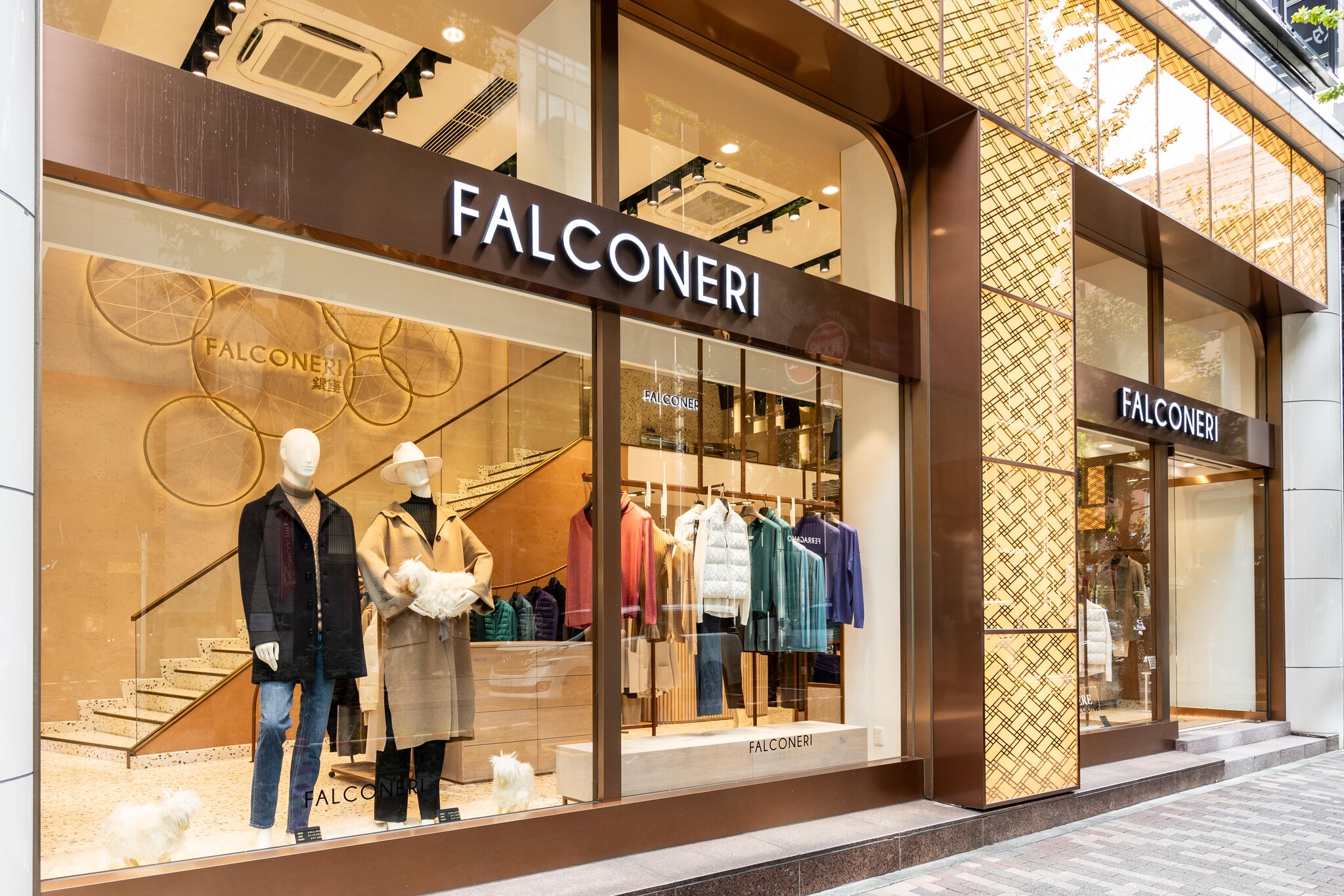 falconeri - www.talentcourtusa.com