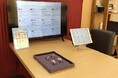 「骨太の方針」により今後進む外国人のことばのサポート　埼玉エリアで「オンライン通訳」の市場が拡大　「アイメガネ」が「みえる通訳」導入で外国人の“かかりつけのメガネ屋さん”を目指す