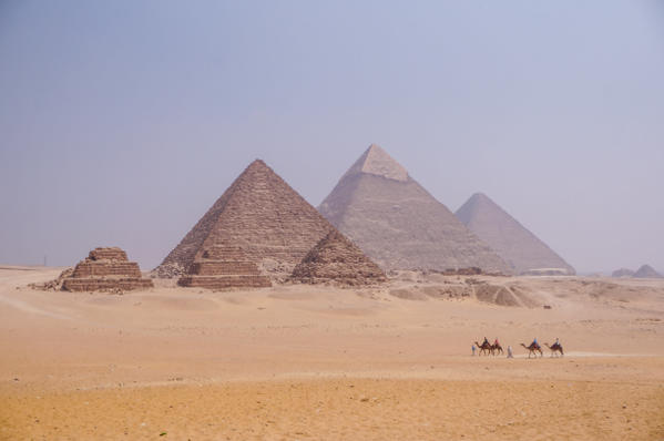 ギザのピラミッド　イメージ