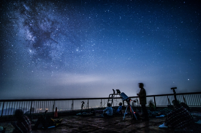 「源星かけ流し」雲仙妙見岳展望台で360度の 満天の星空へ誘います。