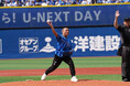 『スポーツ観るなら! U-NEXT DAY』の始球式にUFC堀口恭司選手が登壇!