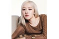 YSL BEAUTY アンバサダーのロゼが、 新ファンデーション「オールアワーズ リキッド グロウ」のキャンペーンに登場。大胆でありながら自然な輝きあふれるツヤを纏う。