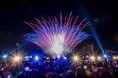 【開催レポート】泉州夢花火スピンオフ企画「AMAZING-光と音の渚-」が泉大津・なぎさ公園で幻想的な海上パフォーマンスを披露