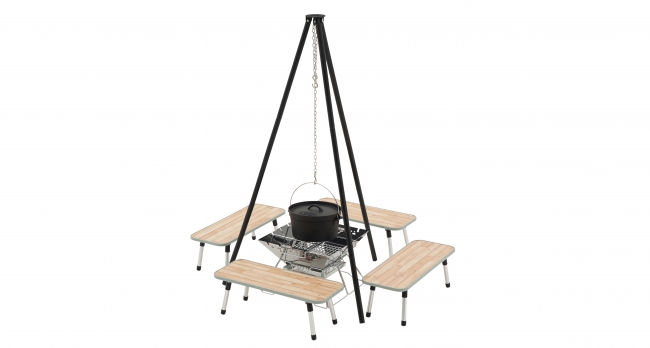 耐荷重100kgで3本脚の吊り下げスタンド。「囲炉裏ラックテーブル」(別売)との相性抜群なので、自由に組み合わせて吊り鍋調理を楽しめる。