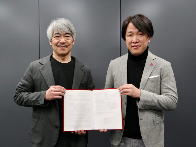 写真向かって左より エアロネクスト代表取締役CEO田路圭輔、 出前館代表取締役社長 藤井英雄