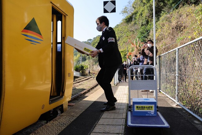 列車に荷物を載せて 鹿児島中央・博多へ配送 列車に荷物を載せて 鹿児島中央・博多へ配送