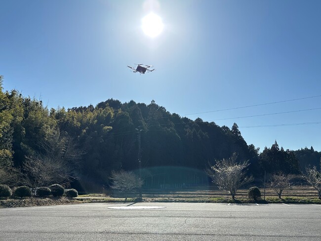 月ヶ瀬を飛行する 物流専用ドローン”AirTruck” 月ヶ瀬を飛行する 物流専用ドローン”AirTruck”