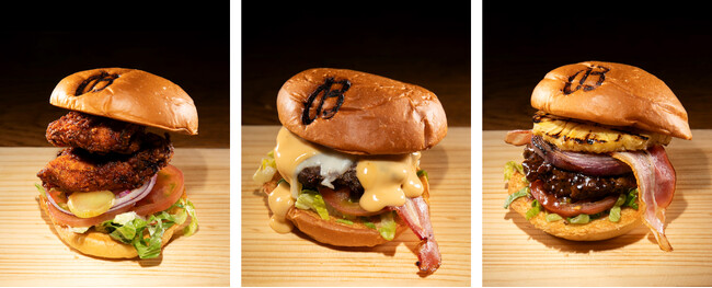 左から、NAVITIMER BURGER (ナッシュビルホットチキンバーガー)、CHRONOMAT BURGER(メルティダブルチーズクリームバーガー)、SUPEROCEAN BURGER(ハワイアンBBQバーガー)