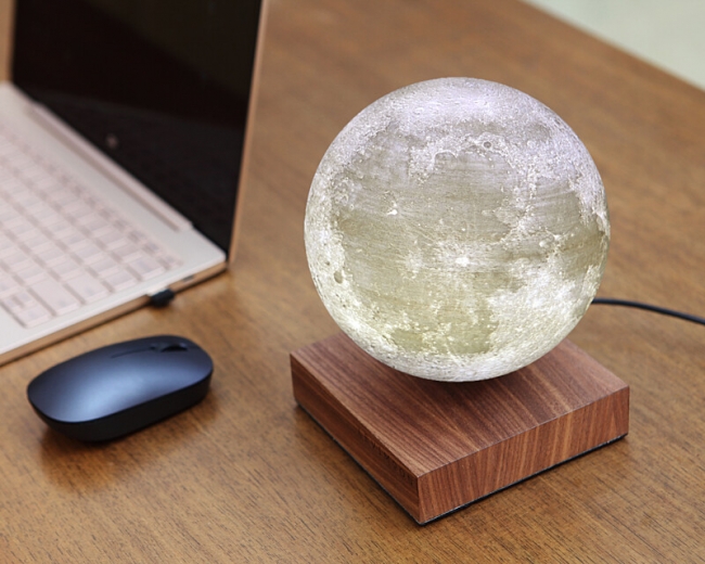 リアルな月が浮かぶ幻想的なインテリアライトLEVIMOON The Moonを自社ECで販売開始｜株式会社Glotureのプレスリリース