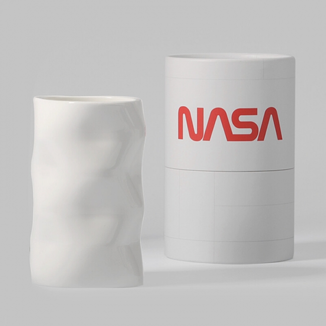 再入荷 Space Mug マグカップを覗くと宇宙船の窓から見た宇宙の姿が Nasa設立60周年を記念したハイテクマグカップ 大人気品薄製品 株式会社glotureのプレスリリース