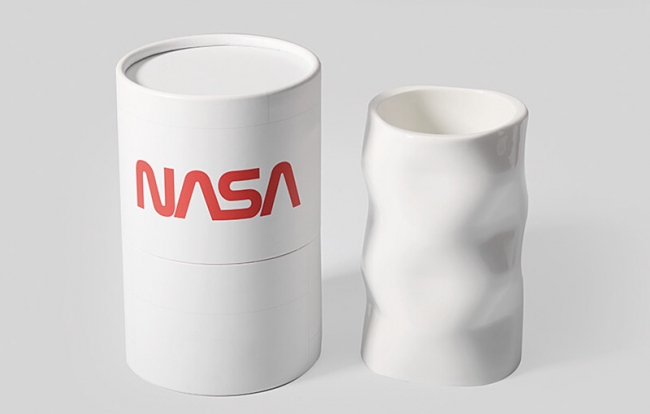 再入荷】「Space Mug」マグカップを覗くと宇宙船の窓から見た宇宙の姿が! NASA設立60周年を記念したハイテクマグカップ 【大人気品薄製品】｜株式会社Glotureのプレスリリース
