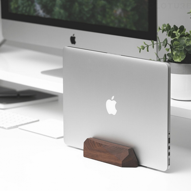 入荷しました Oakywood Laptop Dock デスク周りをスッキリ整理 ポーランド デザインのノートpc 用木製スタンド 人気製品 株式会社glotureのプレスリリース