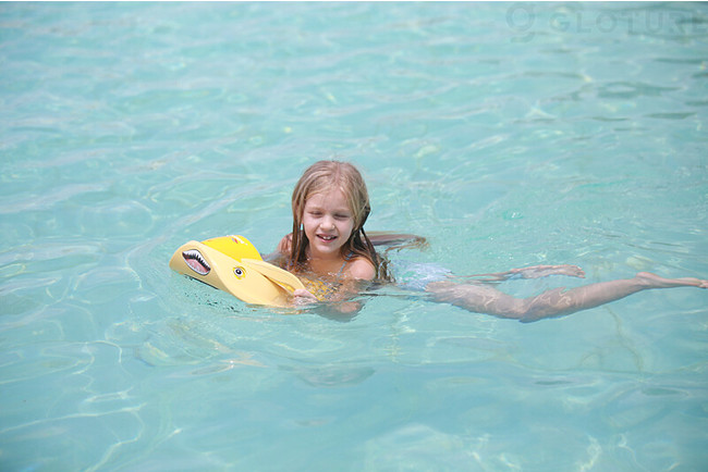 新商品 Sharki 子供のための革新的な電動水泳ビート板 プール 海 キックボード 水遊び をgloture Jpで販売開始 株式会社glotureのプレスリリース
