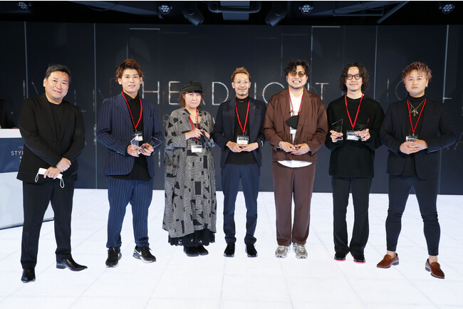 HEADLIGHT AWARDを授賞した6名 ※撮影時のみ一瞬マスクを外しています。 HEADLIGHT AWARDを授賞した6名 ※撮影時のみ一瞬マスクを外しています。