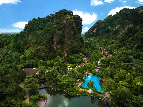 熱帯雨林に囲まれた温泉リゾート  「バンジャラン・ホットスプリング・リトリート」