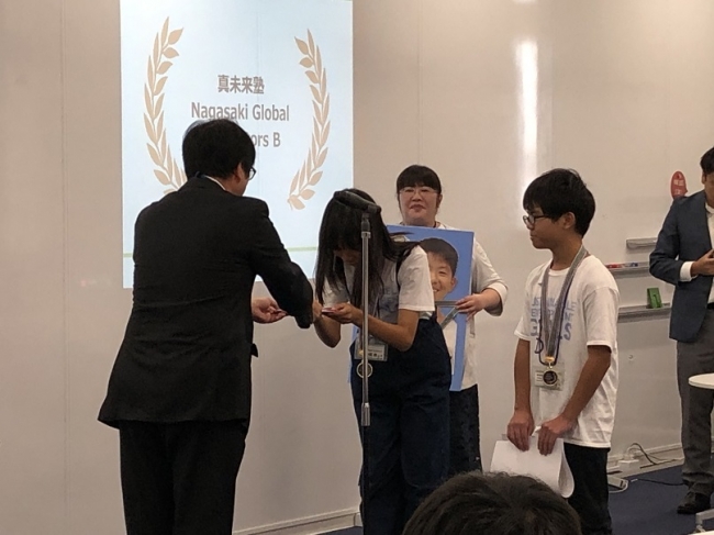 表彰式の様子 （最優秀賞「Nagasaki Global Innovators Team B」）