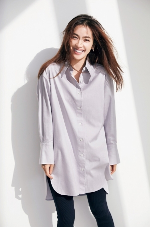 女優 中村アンさん 23区 コラボレーション企画第２弾 大人の女性のためのリュクスなロングシャツ を販売 株式会社オンワード樫山のプレスリリース