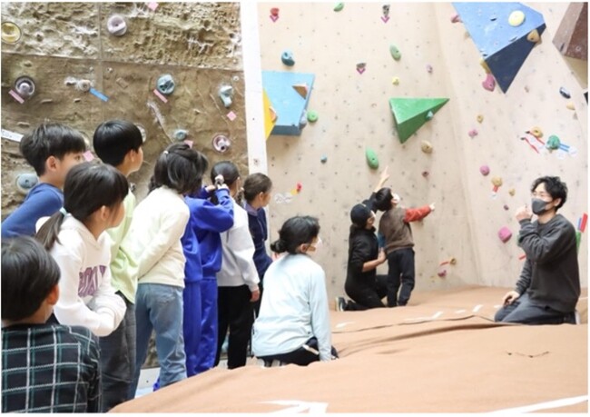 【国際自然環境アウトドア専門学校】 学内に国内最大級のクライミングウォール！学生が企画運営！クライミングイベント「ボルダリングDAY」を開催！