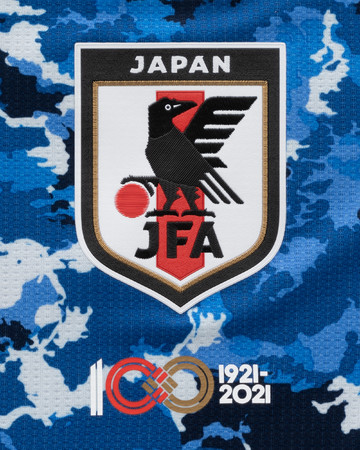 日本サッカー協会創立100周年を祝う記念バッジ付サッカー日本代表ユニフォームが登場 アディダス ジャパン株式会社のプレスリリース