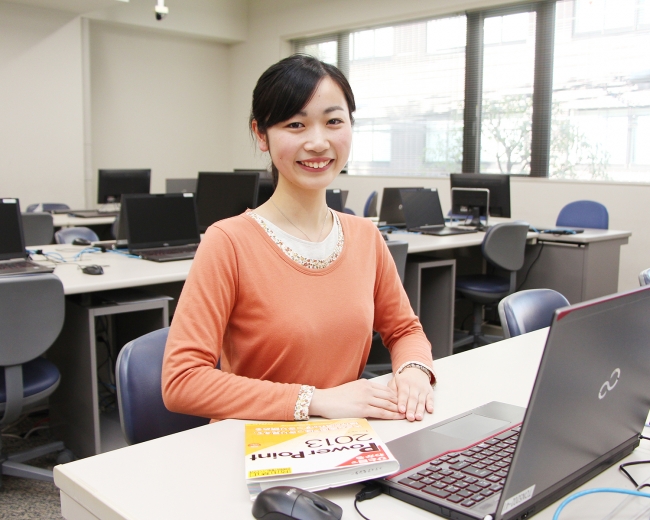 「MOS世界学生大会2018」PowerPointで日本一になった人間科学部4年宮森万葉さん 
