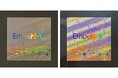 TOPPANデジタル、スマートフォン等のライトを当てると文字や絵が現れるホログラム「イルミグラム®」のカラー版を開発