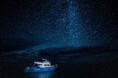 【西表島ホテル】水平線に沈む夕陽と、日本初の星空保護区の認定を受けた西表島の美しい天の川を、貸し切りクルーザーで堪能する「ティンガーラディナークルーズ」開催