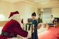 【リゾナーレ八ヶ岳】サンタが部屋にやってくる！イルミネーションが煌めく街で家族の笑顔が溢れるクリスマスステイを提供