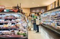 【OMO by 星野リゾート】地域の食文化を巡るガイドツアーが好評を博し、年間利用者が1万人を突破しました。スーパーや市場が新たな観光スポットに!