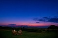 【リゾナーレ小浜島】日本最南西端の特等席で仰ぐ、茜色のトワイライトから満天の星へ。空の色を独占する、1日1組限定の「うつろい絶景ディナー」今年も開催