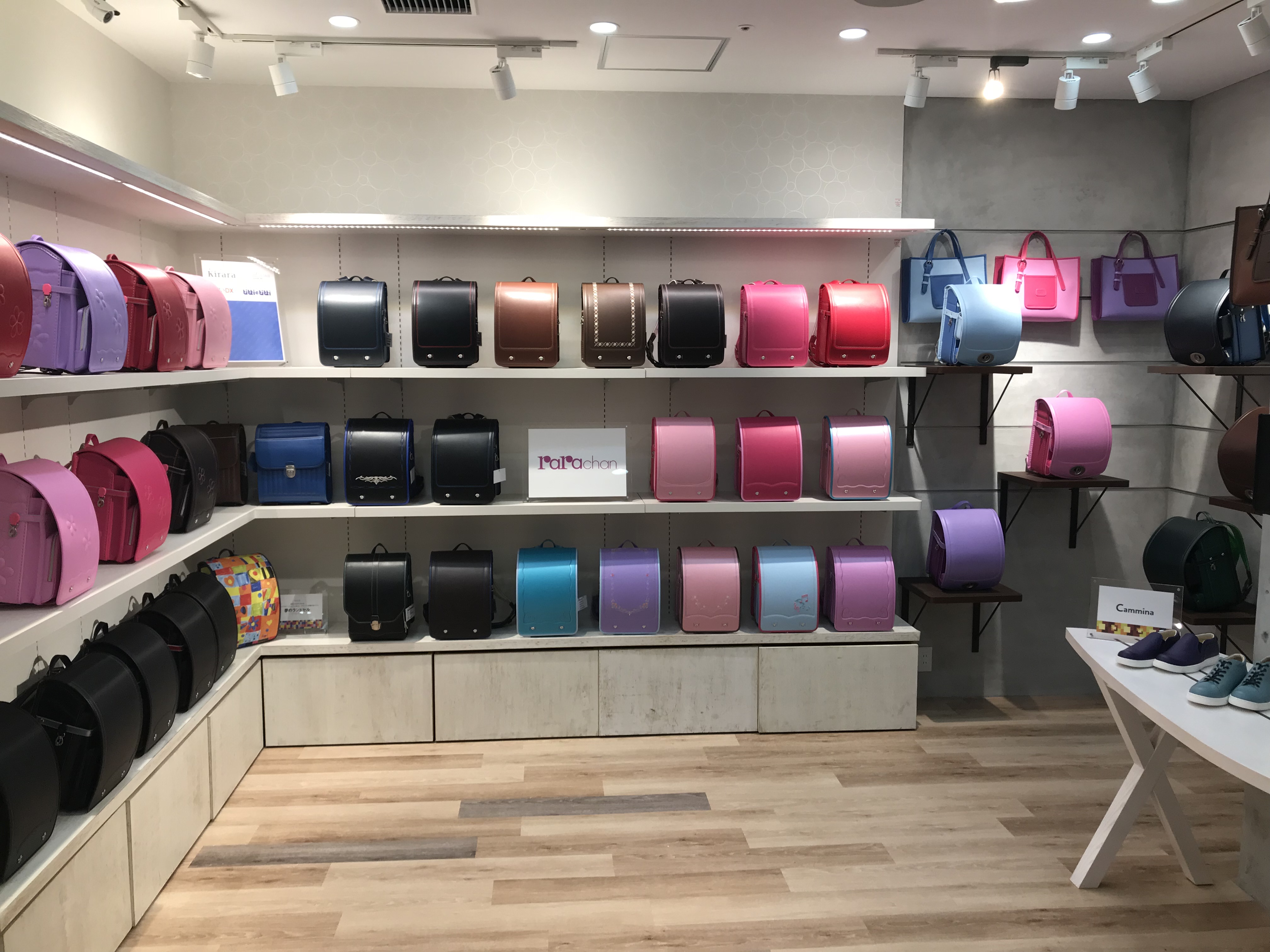西日本初出店 ララちゃん ランドセル 4月21日 土 なんばパークス5階にオープン 32億通り以上の組み合わせとなるオーダーメイドランドセルをゆったり選択可能 株式会社羅羅屋のプレスリリース