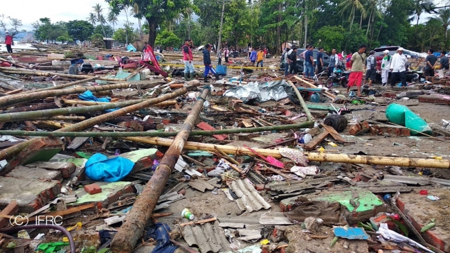 インドネシアスンダ海峡で発生した津波による被害