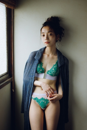 若い女 × Tiger Lily Tokyo ランジェリーセット