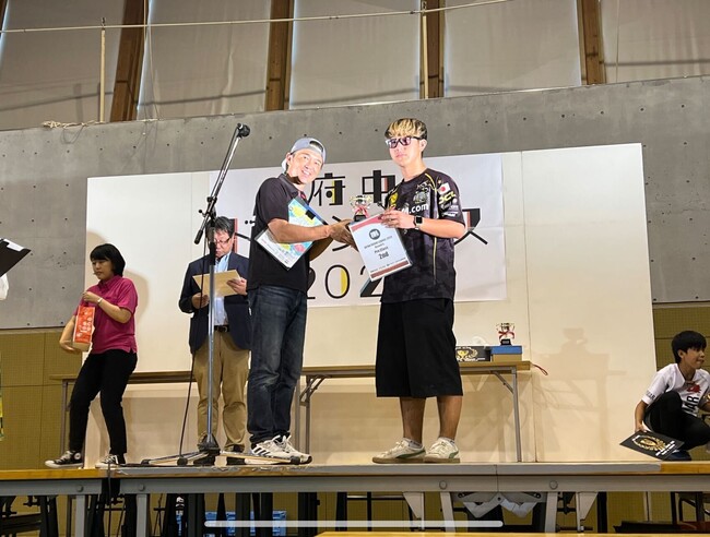 左から：JDL代表 高橋氏、YUKI FPV