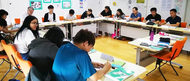 バンコクの日本語学校で留学前の日本語教育を提供しています。